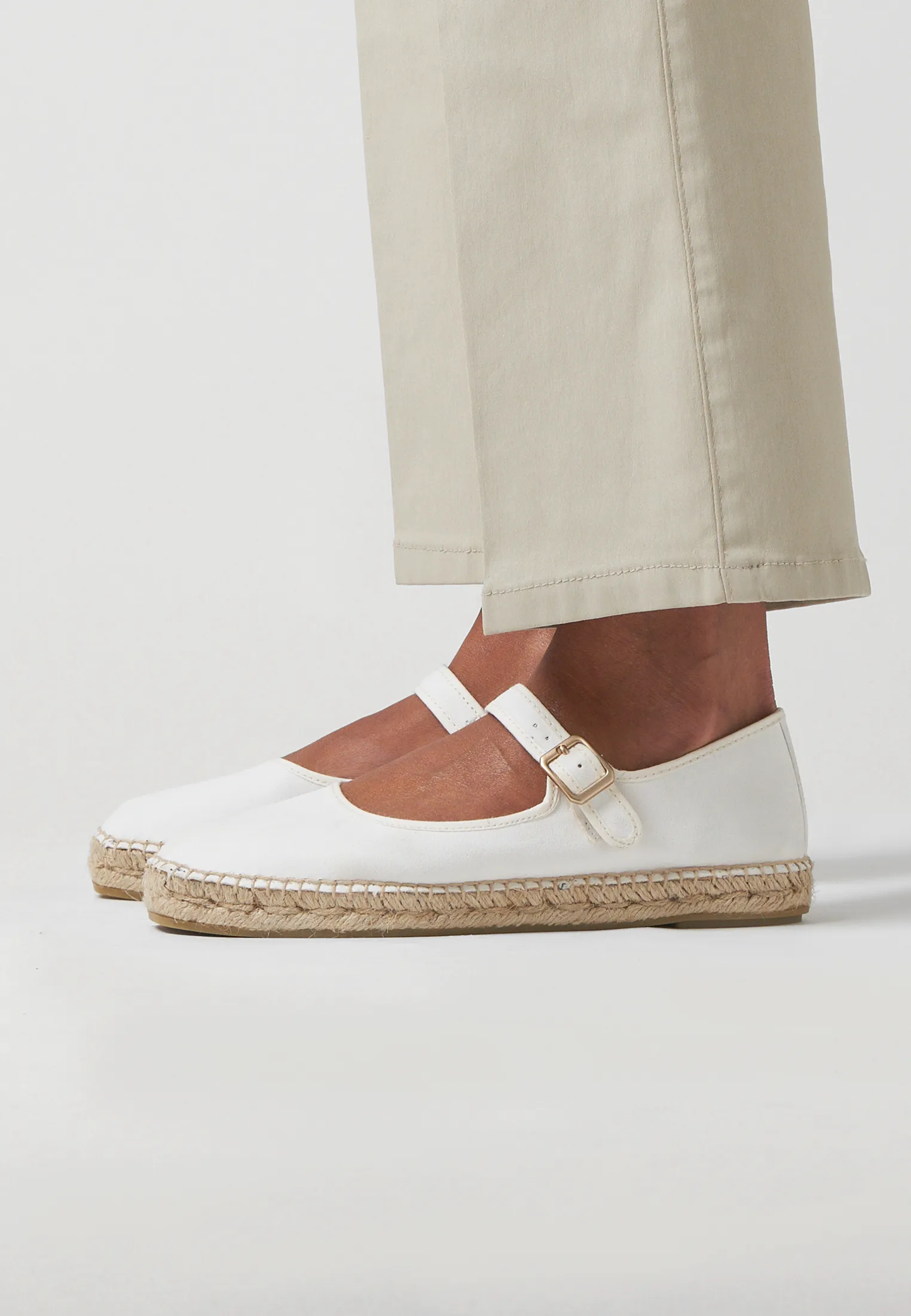 Ballerinas - White Vegan Suede
