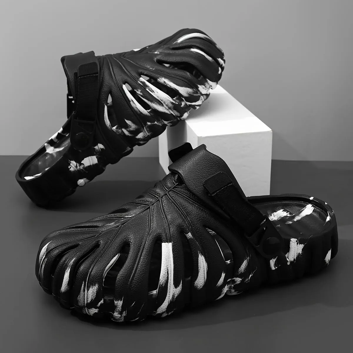 Clog Sandals with Breathable Hollow-Out Design, Casual Slip-On Shoes for Indoor,- Solid Color, Round Toe, Easy Care,