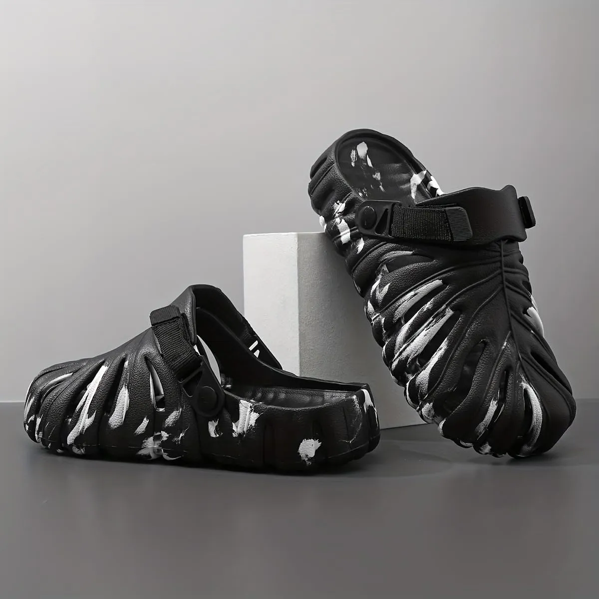 Clog Sandals with Breathable Hollow-Out Design, Casual Slip-On Shoes for Indoor,- Solid Color, Round Toe, Easy Care,