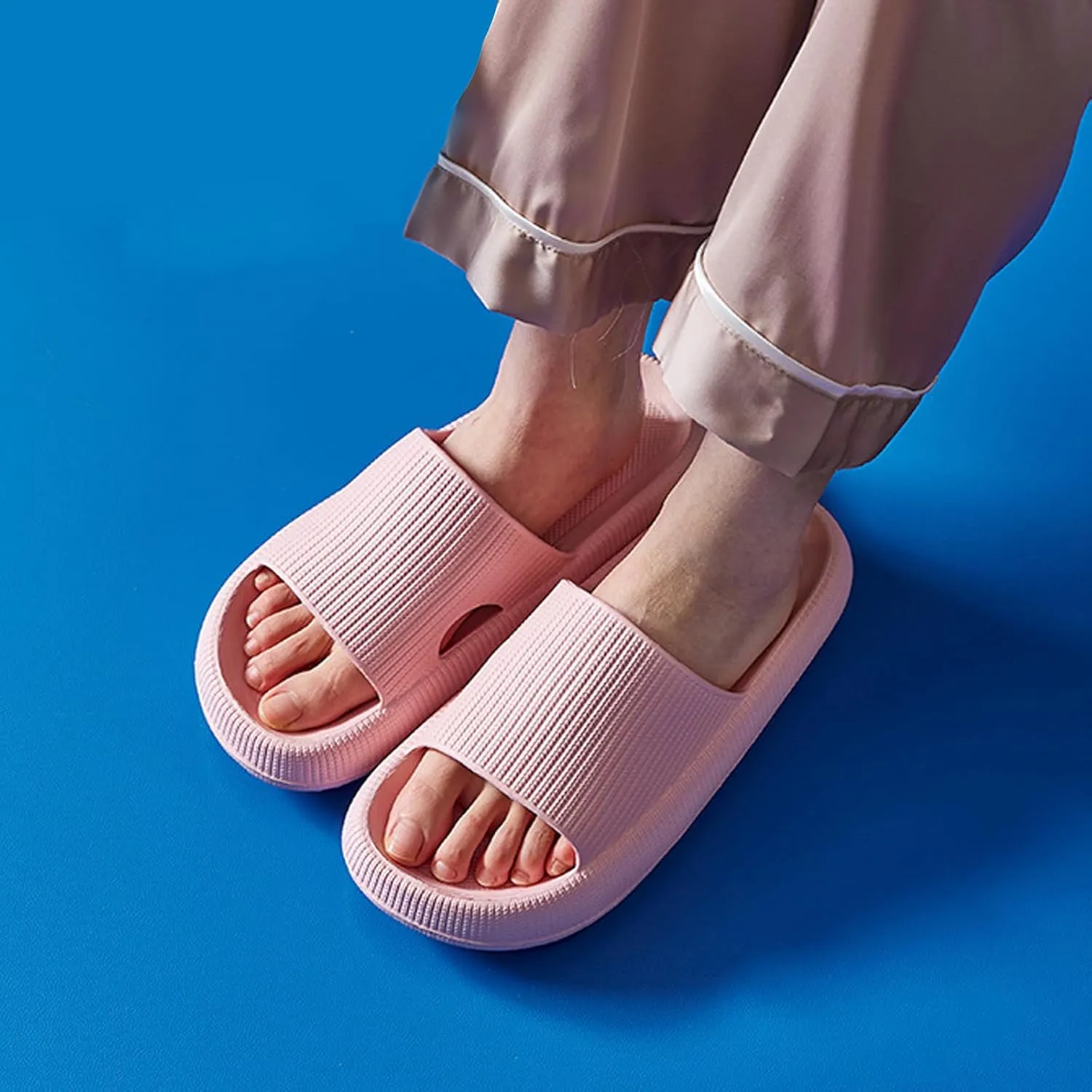 Cloud Slippers for Women and Men,Support and Cushioned Thick Sole Pillow Slippers Ultra Soft EVA Anti-slip shock absorption Flat Shower Sandals
