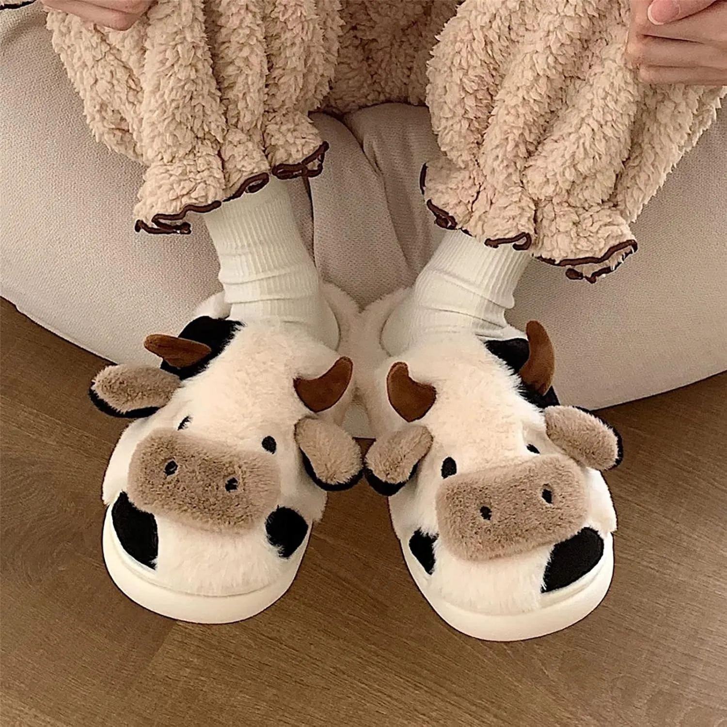 Cow Slides Slippers Unisex Adult Sandals Winter Indoor Outdoor Slippers，Cartoon Fluffy Cotton Non-Slip Slippers Cute Soft Plush Sandals