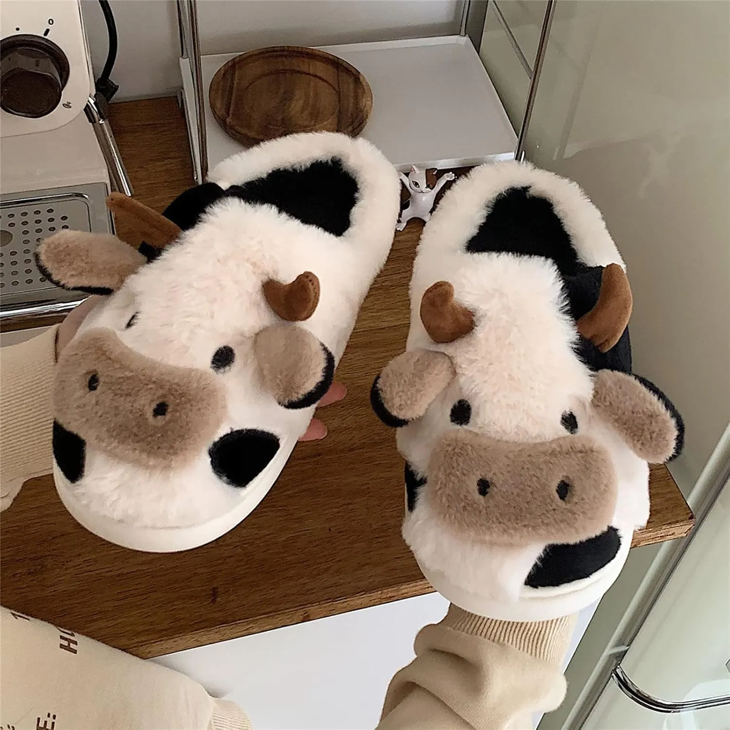 Cow Slides Slippers Unisex Adult Sandals Winter Indoor Outdoor Slippers，Cartoon Fluffy Cotton Non-Slip Slippers Cute Soft Plush Sandals