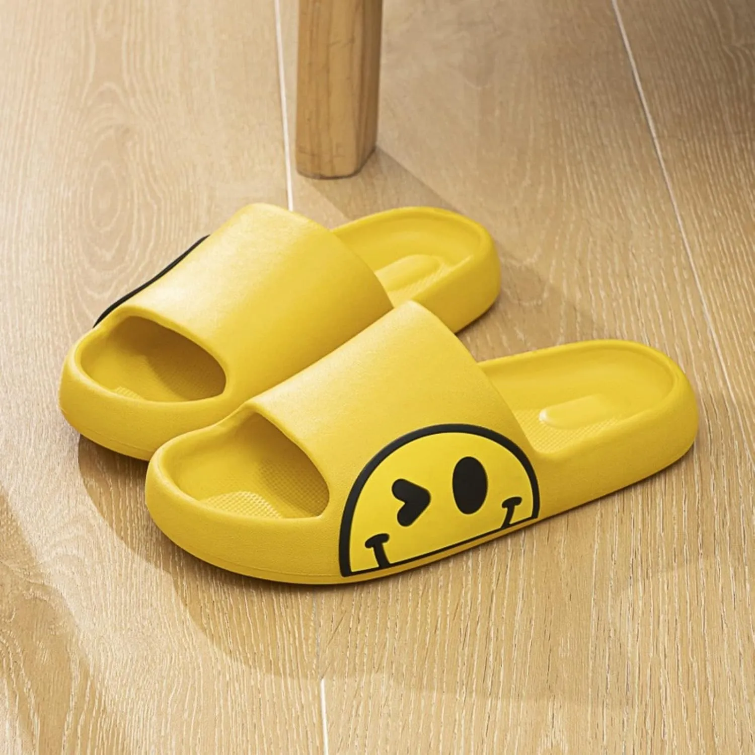 Cute Happy Face Slippers for Women Men, Retro Soft Plush Warm Cushioned Lightweight Non-Slip House Slippers Cozy Indoor Outdoor Slippers