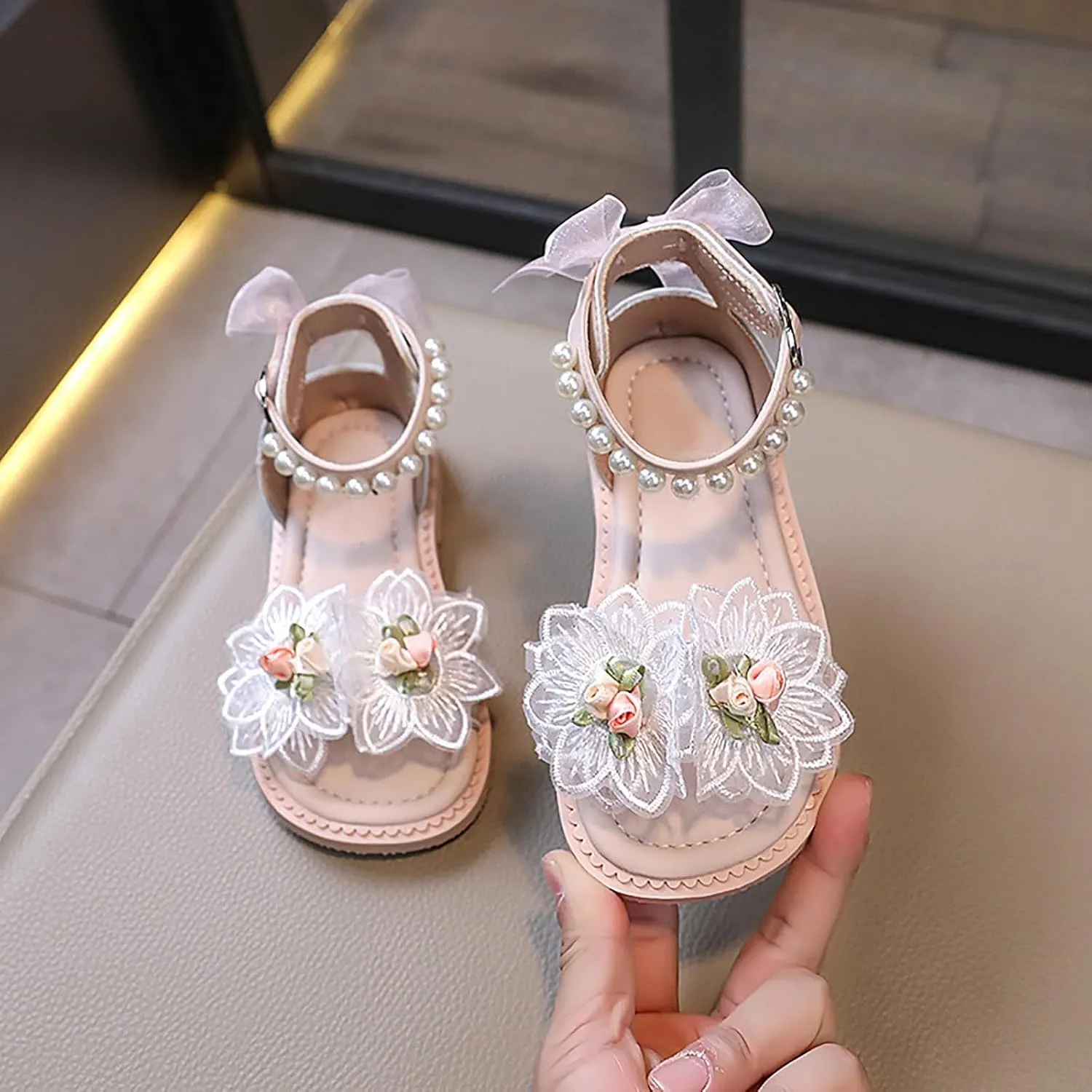 Kids Sandals Summer Soft Lightweight Rubber Sole Fashion Personality Beaded Strap Girls Pearl Dress Sandals Dressy