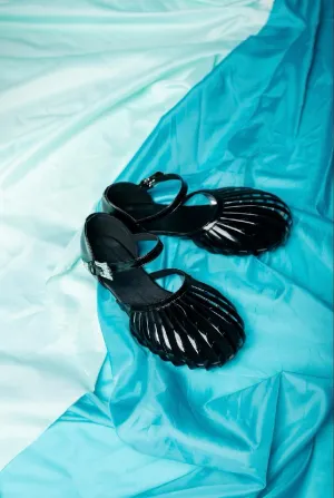 Lucid Cage Flats