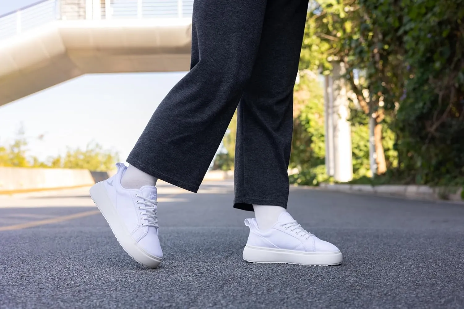 MAFEKE Womens Wide Toe Box Walking Shoes Fashion Platform Sneakers Comfortable Canvas Casual Footwear