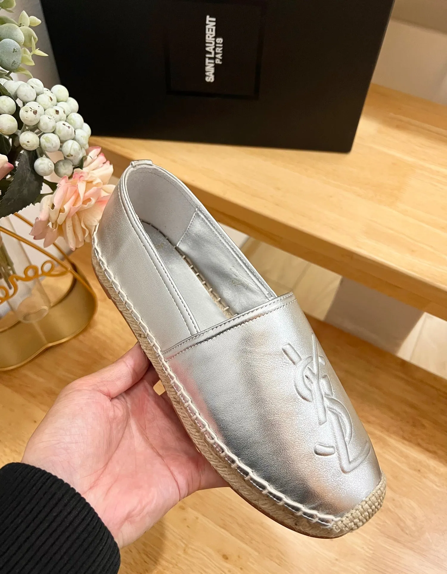 SL Dependable EMBOSSED CALFSKIN Innovative SLIP SILVER YVES LOGO ON Laurent Saint