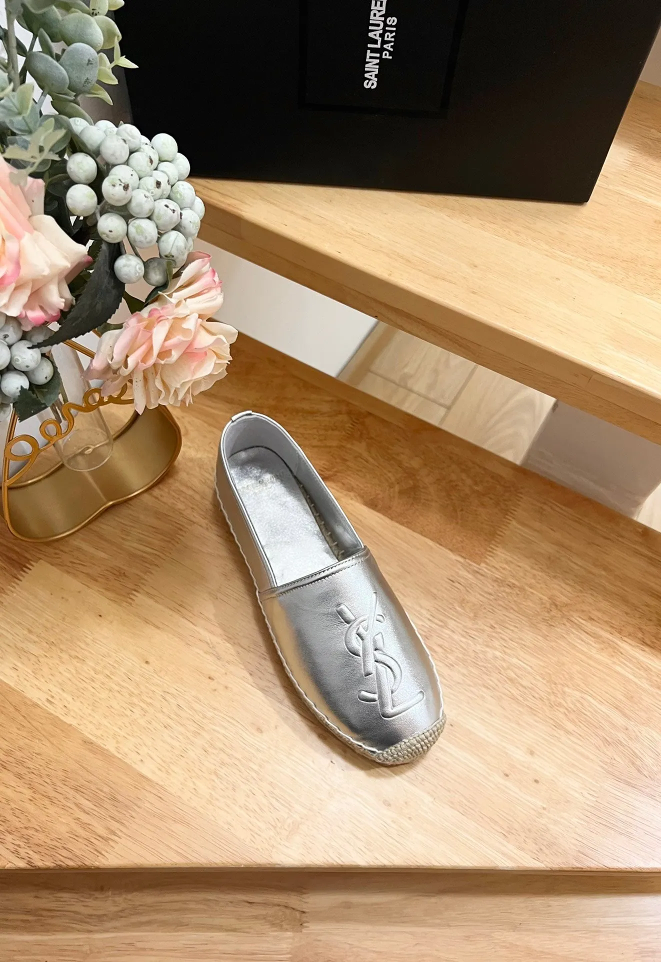 SL Dependable EMBOSSED CALFSKIN Innovative SLIP SILVER YVES LOGO ON Laurent Saint