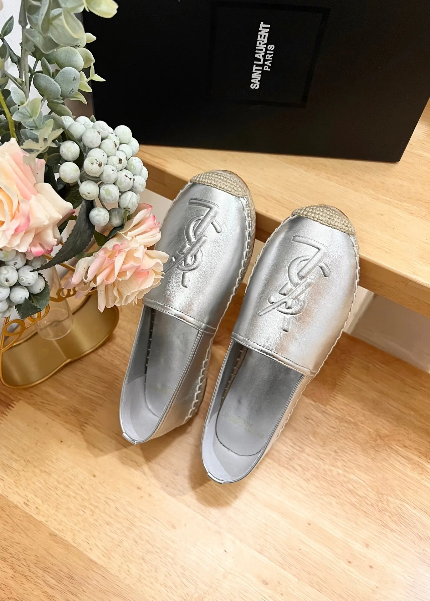 SL Dependable EMBOSSED CALFSKIN Innovative SLIP SILVER YVES LOGO ON Laurent Saint