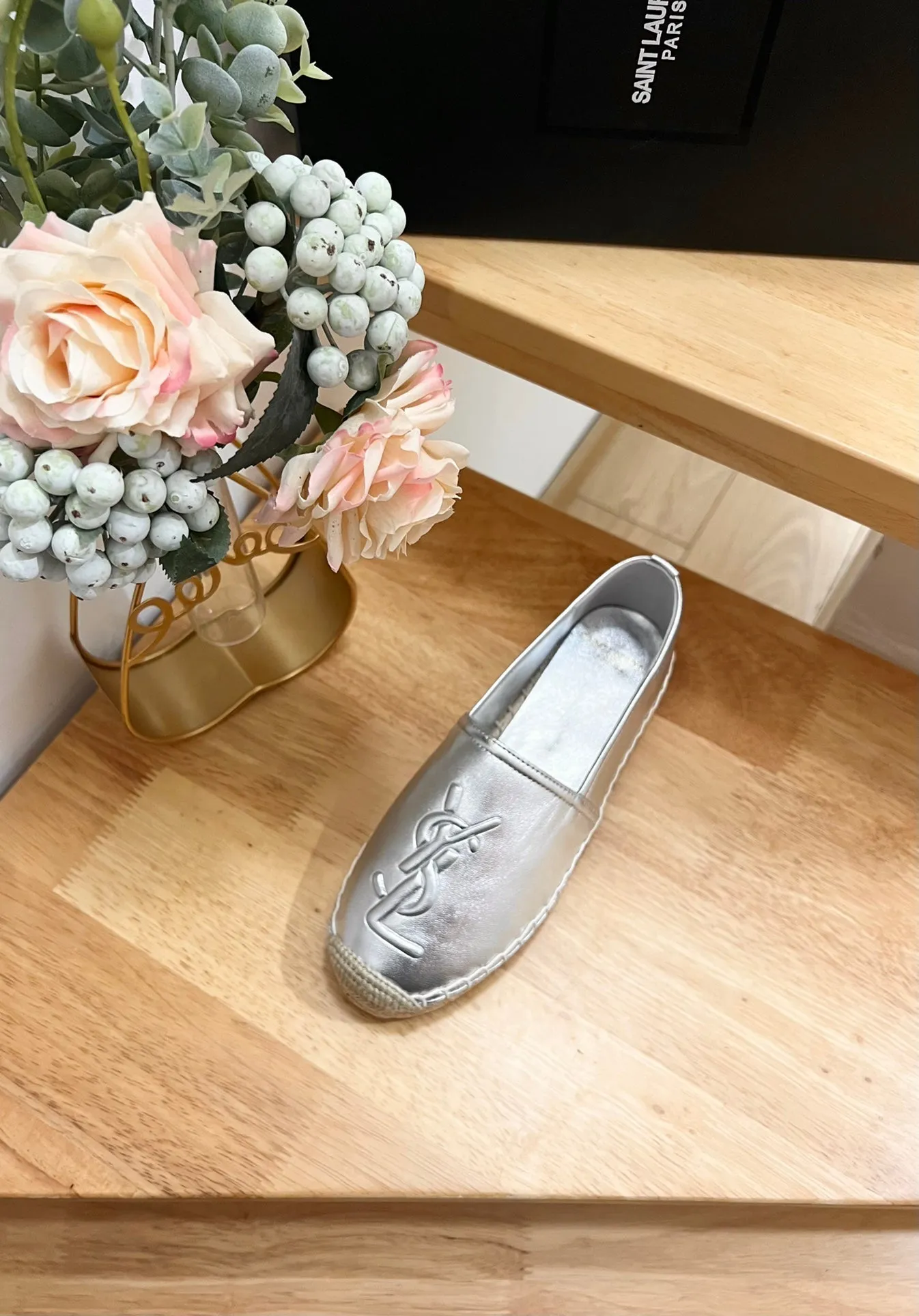 SL Dependable EMBOSSED CALFSKIN Innovative SLIP SILVER YVES LOGO ON Laurent Saint