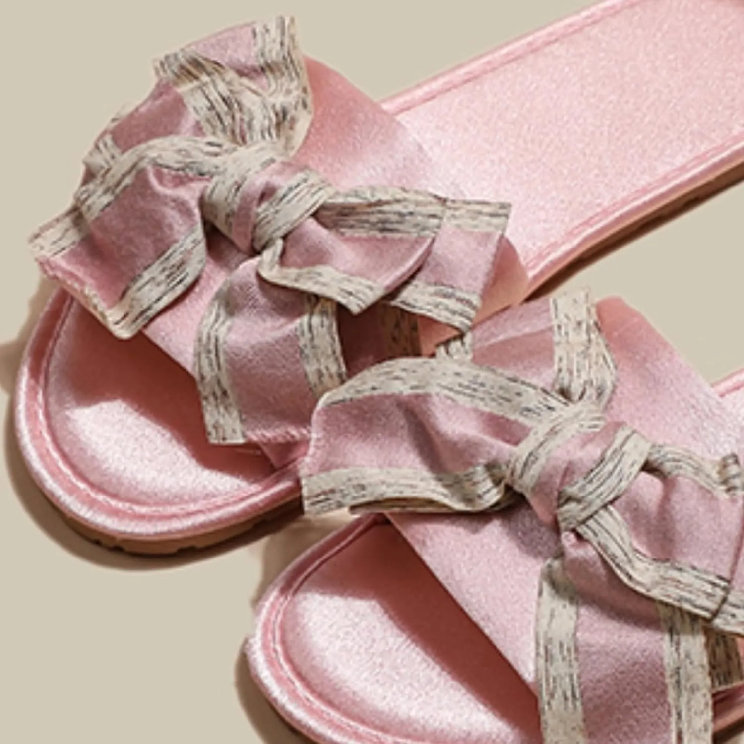 Women's Satin Bow Flat Slippers Luxury Anti Slip Silent Soft Sole Home Slides Fashion Style Indoor Sandals for All Seasons Comfortable Bridal Flip Flops