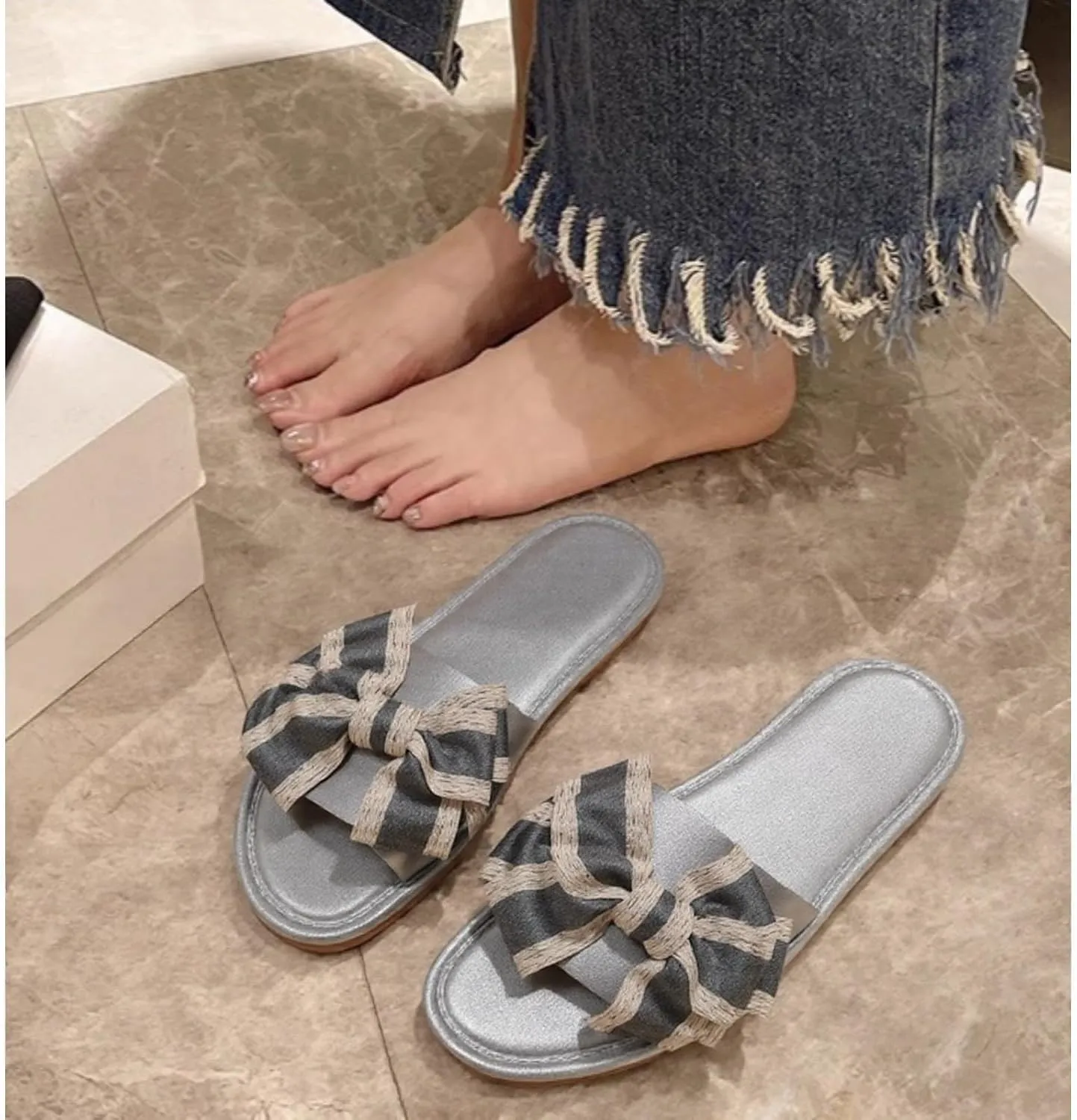 Women's Satin Bow Flat Slippers Luxury Anti Slip Silent Soft Sole Home Slides Fashion Style Indoor Sandals for All Seasons Comfortable Bridal Flip Flops