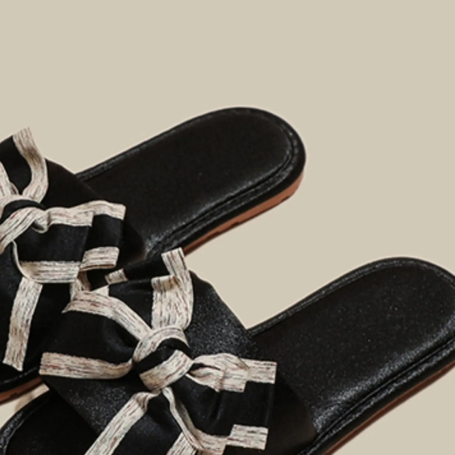 Women's Satin Bow Flat Slippers Luxury Anti Slip Silent Soft Sole Home Slides Fashion Style Indoor Sandals for All Seasons Comfortable Bridal Flip Flops