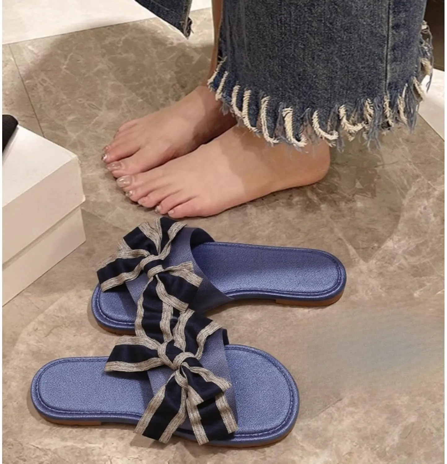 Women's Satin Bow Flat Slippers Luxury Anti Slip Silent Soft Sole Home Slides Fashion Style Indoor Sandals for All Seasons Comfortable Bridal Flip Flops