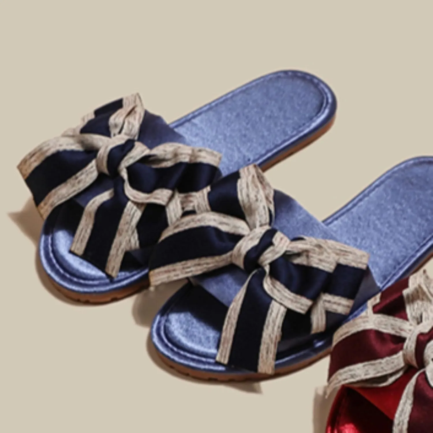 Women's Satin Bow Flat Slippers Luxury Anti Slip Silent Soft Sole Home Slides Fashion Style Indoor Sandals for All Seasons Comfortable Bridal Flip Flops